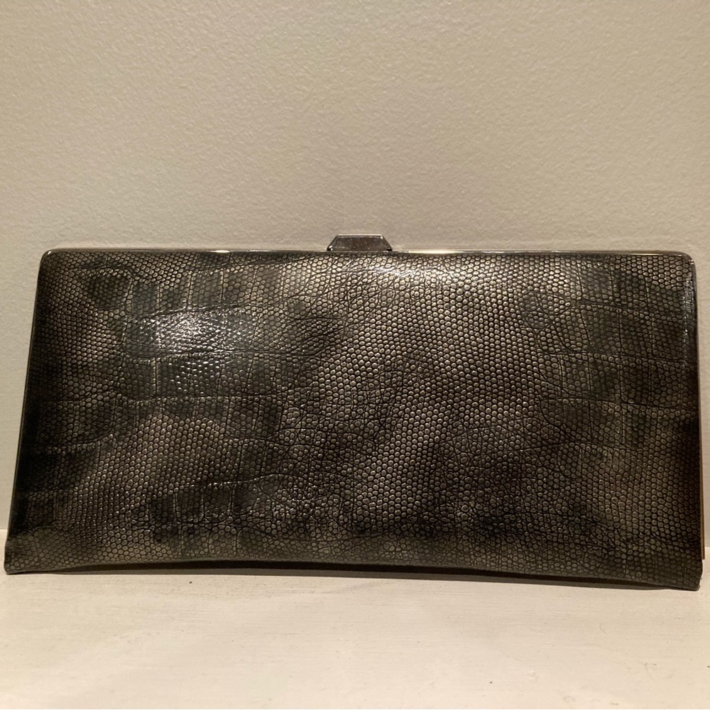 Black clutch